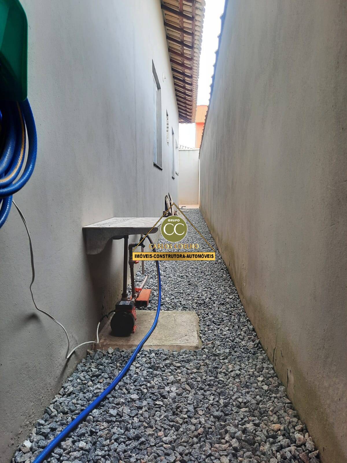 Casa à venda com 2 quartos, 80m² - Foto 2